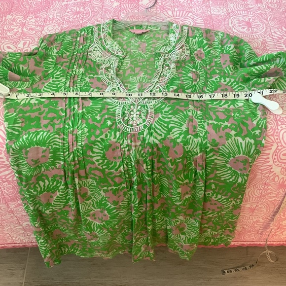 Lilly Pulitzer Sarasota Tunic top- Cabana Pink Beaded Pleated V Neck - Size
L - Picture 5 of 6